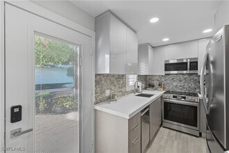 609 12th Ave S in Naples, FL - Building Photo - Building Photo