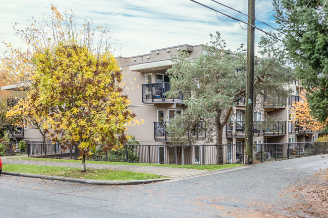 Oxford Estates in Vancouver, BC - Building Photo - Building Photo