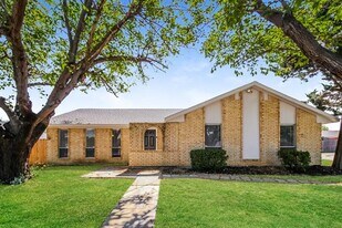 1638 Chisolm Trail in Lewisville, TX - Building Photo