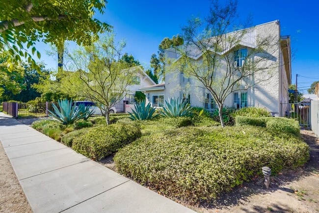2249 West 24th St in Los Angeles, CA - Foto de edificio - Building Photo