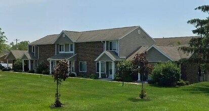 1800 Oakwood Ave in Napoleon, OH - Building Photo - Building Photo