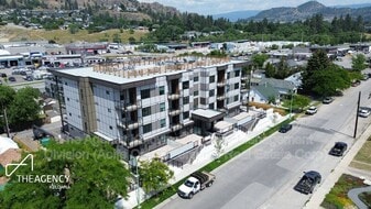 1036 Coronation Ave in Kelowna, BC - Building Photo