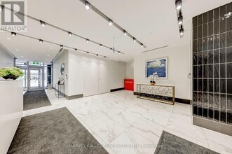 25 Holly St in Toronto, ON - Building Photo - Building Photo