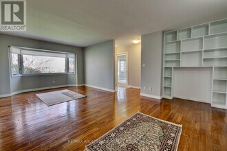 1493 Briarwood Crescent in Oakville, ON - Building Photo - Building Photo