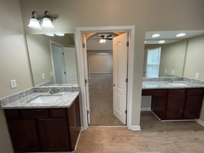 4292 Rosehall Ct in Atlanta, GA - Building Photo - Building Photo