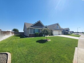 5505 Santa Fe Ln in Pasco, WA - Building Photo - Building Photo