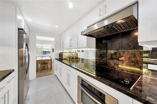 7259 Hillside Ave in Los Angeles, CA - Building Photo