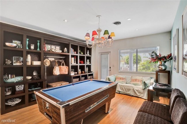 7960 Hawthorne Ave-Unit -# 1 in Miami Beach, FL - Building Photo - Building Photo