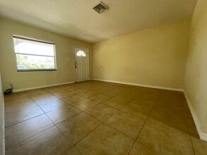 951 Skylark Dr in Fort Pierce, FL - Building Photo - Building Photo
