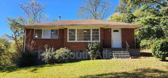 5573 Cypress Dr in Forest Park, GA - Building Photo