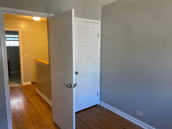 9040 S Dauphin Ave in Chicago, IL - Building Photo - Building Photo