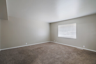 Westborough Arms Apartments and Townhomes in Wichita, KS - Building Photo - Interior Photo