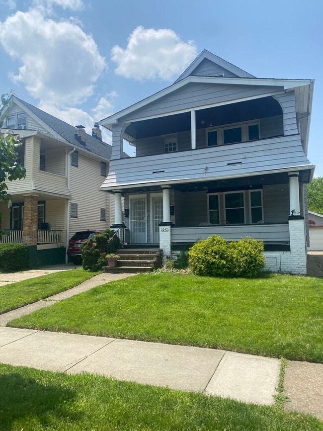 2044-2044 Lewis Dr
