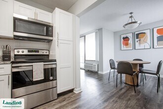 101 Three Rivers N, Unit E0704 in Fort Wayne, IN - Foto de edificio - Building Photo