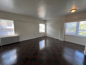 7328 N Ridge Blvd, Unit 504 in Chicago, IL - Building Photo - Building Photo