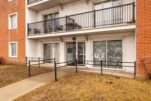 8261 Pie-IX Boul in Montréal, QC - Building Photo