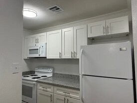 700 McNeil Rd, Unit 112 in Round Rock, TX - Building Photo