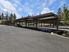 Lakeside Place Apartments in Bend, OR - Foto de edificio - Building Photo