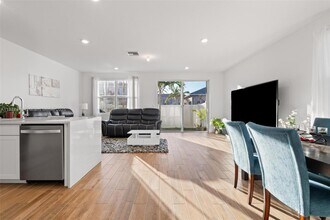 210 SW 170th Ave in Pembroke Pines, FL - Building Photo - Building Photo