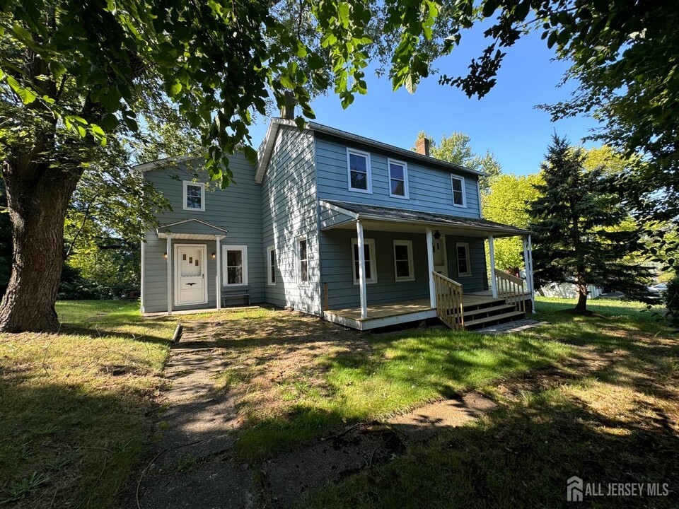 15 Old Mill Rd in Old Bridge, NJ - Building Photo