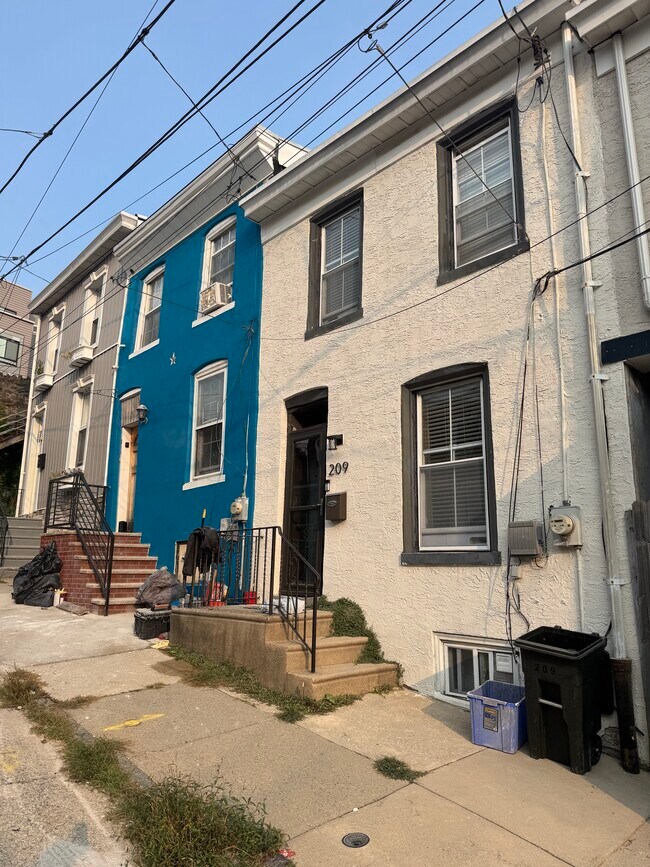 209 East St in Philadelphia, PA - Building Photo - Building Photo