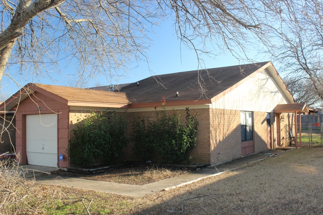 2114 Spicewood Dr in Killeen, TX - Building Photo - Building Photo