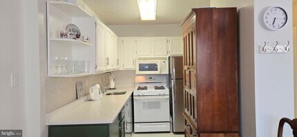 5225 Pooks Hill Rd in Bethesda, MD - Building Photo - Building Photo