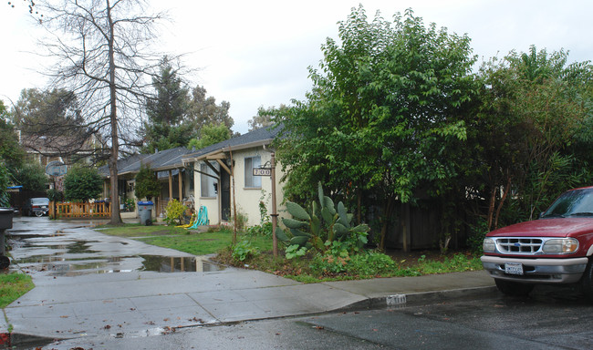 700 Mariposa Ave in Mountain View, CA - Building Photo - Building Photo