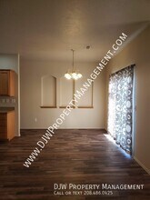 8460 W Salt Creek Ct in Boise, ID - Building Photo - Building Photo
