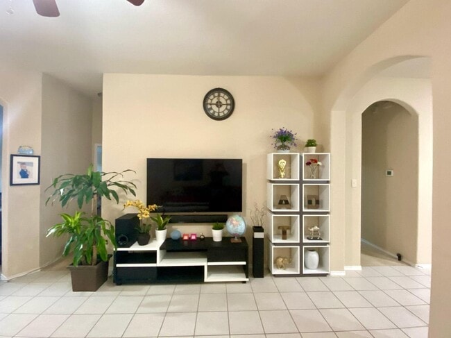 property at 21494 Kings Bend Dr