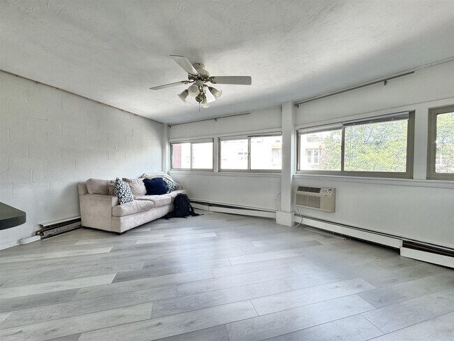 348 Franklin St, Unit 4d in Cambridge, MA - Building Photo - Building Photo