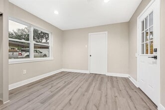 5730 Old Lodge Dr in Houston, TX - Building Photo - Building Photo