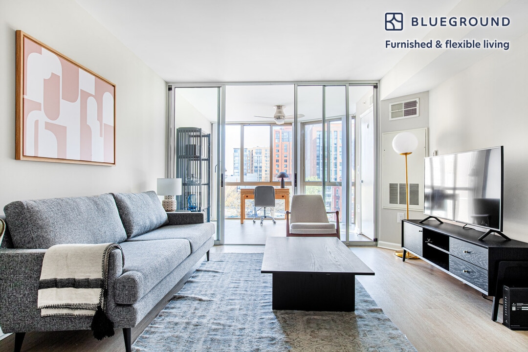 450 Massachusetts Ave NW, Unit FL5-ID250 in Washington, DC - Building Photo