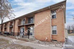 736 W 10th Ave in Oshkosh, WI - Building Photo