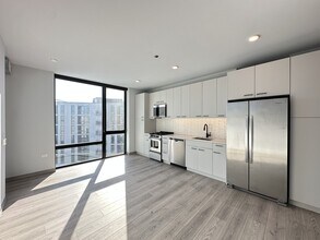 2155 N Elston Ave, Unit 256 in Chicago, IL - Building Photo - Building Photo