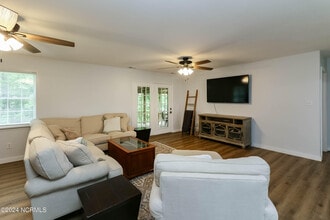 2912 Mandy Ln in Morehead City, NC - Building Photo - Building Photo