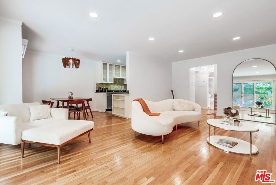1275 Havenhurst Dr in West Hollywood, CA - Foto de edificio