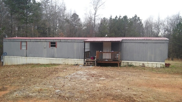 182 Flatwood Dr in Laurens, SC - Building Photo