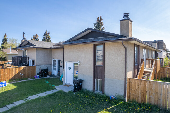 4504 7 Av SE in Calgary, AB - Building Photo - Building Photo