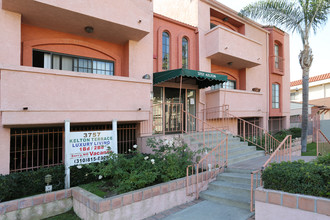 Kelton Terrace in Los Angeles, CA - Building Photo - Building Photo