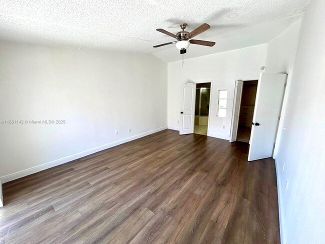 18800 NW 84th Ave in Hialeah, FL - Building Photo - Building Photo