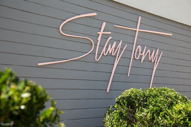 8917 Cynthia St in West Hollywood, CA - Building Photo - Building Photo