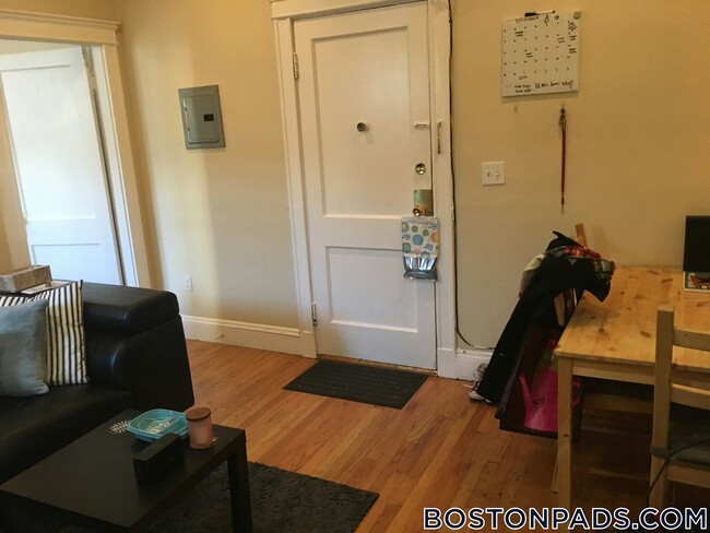 1193 Commonwealth Ave in Boston, MA - Building Photo - Building Photo