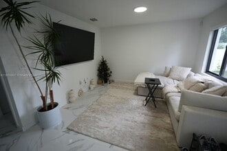 1805 NW 112th St in Miami, FL - Building Photo - Building Photo