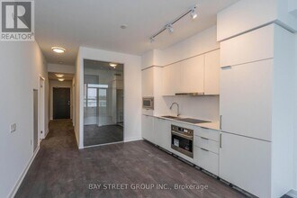 N344-N347 GOLDEN LION Hts in Toronto, ON - Building Photo - Building Photo