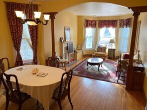 1334 W Winona St, Unit 2nd floor in Chicago, IL - Building Photo - Building Photo