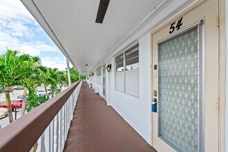54 Newport Ct in Deerfield Beach, FL - Building Photo - Building Photo