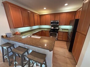 27556 Sunny Creek Dr in Valencia, CA - Building Photo - Building Photo