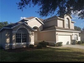 468 Pinewood Dr in Davenport, FL - Building Photo