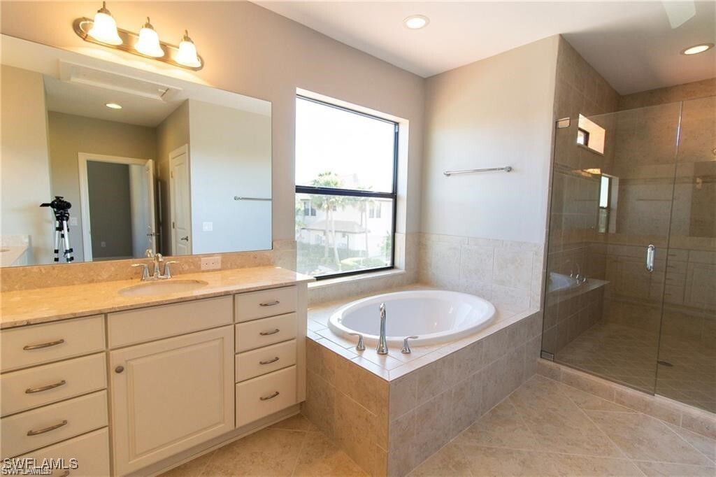 1342 Kendari Terrace in Naples, FL - Building Photo